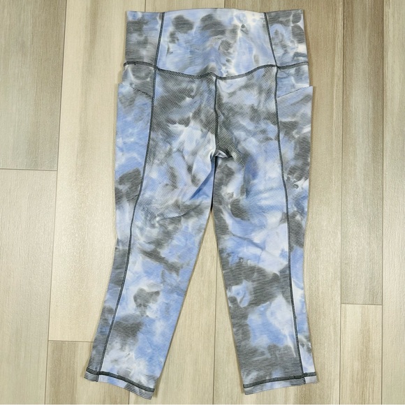 Athleta Salutation Stash Pocket II Textured Capri Leggings Size Medium - Picture 7 of 9